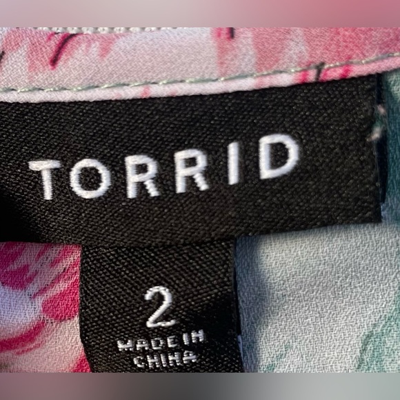 Torrid plus size floral top and necklace set! - Picture 4 of 4